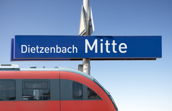 Bahntafel, Dietzenbach Mitte, S-Bahnhof, (Symbolbild)