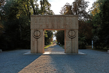 

A beautiful park in Romania, Târgu Jiu. Monument.