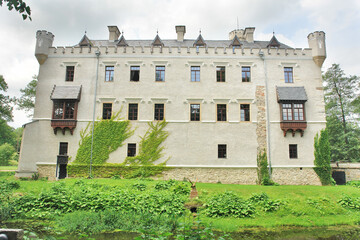Karpniki Castle (German: Vischbach, Fischbach) - a historic castle located in the village of Karpniki, Poland