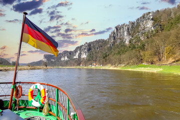 Elbstandsteingbirge von der Elbe aus, Sächsische Schweiz, Deutschland 