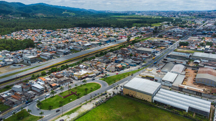 Visão aérea do bairro de Jundiapeba na cidade de Mogi das Cruzes, São Paulo, Brasil - obrazy, fototapety, plakaty