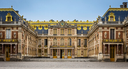Fototapeta na wymiar Entrée du chateux de Versailles de face