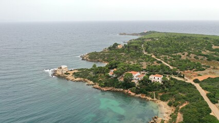 survol des plages de capo caccia au nord de la Sardaigne en Italie vers Alghero