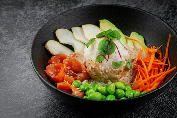 Poke with salmon, avocado, pear, rice and green beans