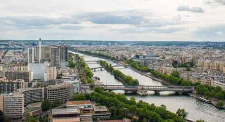 La Seine au niveau du pont de Bir-Hakeim et de l'ile aux Cygnes, Paris, France