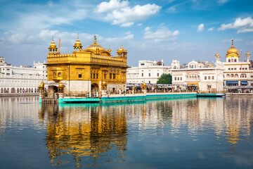 Sikh gurdwara Golden Temple (Harmandir Sahib). Holy place of Sikihism. Amritsar, Punjab, India - obrazy, fototapety, plakaty