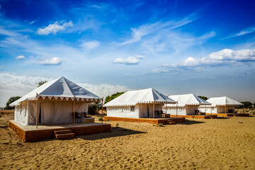 Tourist tent camp in desert. Jaisalmer, Rajasthan, India. - 692773347