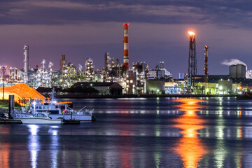 Fototapeta na wymiar 川崎市千鳥町の工場夜景　 Night view of a factory in Chidori-cho, Kawasaki City