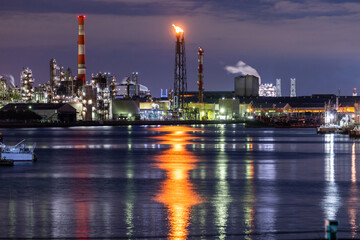 Fototapeta na wymiar 川崎市千鳥町の工場夜景　 Night view of a factory in Chidori-cho, Kawasaki City