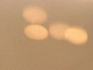In the picture, the light and shadow of the morning sun shine parallel to the gray-orange cement...