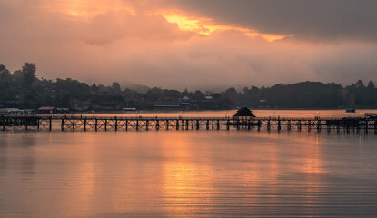 Obraz premium Morning light at Mon Bridge, Sangkhlaburi