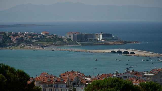 Ayvalik, Ayvalık district and Cunda ( Alibey ) island, located on the Aegean coast of Turkey's west coast. Ayvalik district of Balikesir, Balıkesir with a general view from afar.