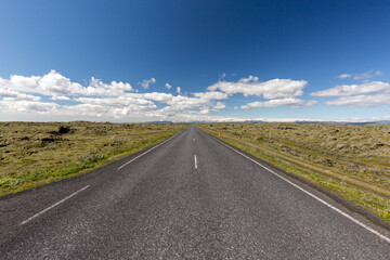 Endlose Straße durch Island