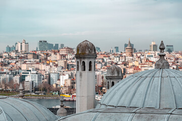 Naklejka premium Panoramic view of Istanbul behind the domes of the Suleymaniye Complex, Istanbul, Turkiye