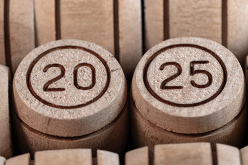 The number 2025 on a small wooden barrel