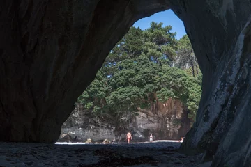 Foto op Plexiglas The cave at Cathedral Cove in New Zealand.  © Sam