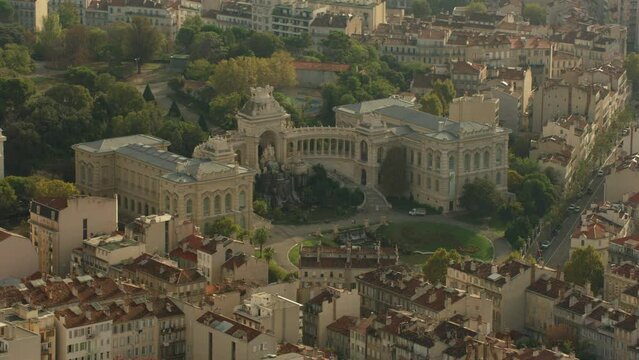 vue a&eacute;rienne du palais longchamp &agrave; marseille