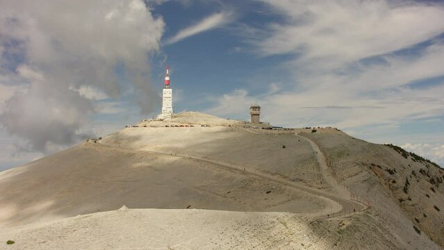 vue a&eacute;rienne du mont ventoux