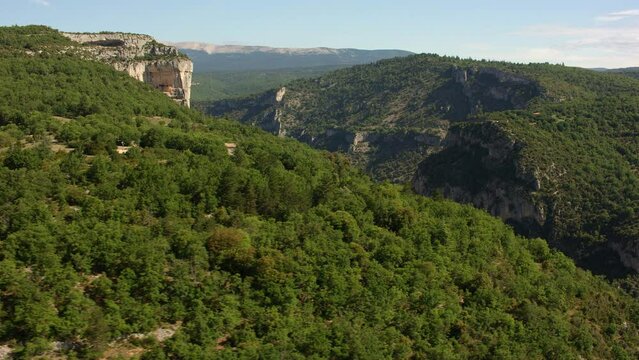 vue a&eacute;rienne des gorges de la nesque
