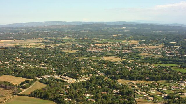 vue a&eacute;rienne de saint cannat
