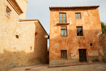 Fototapeta na wymiar Tourist and medieval village of Albarracín in Spain, stone houses and narrow streets.