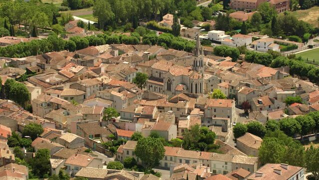 vue a&eacute;rienne de saint cannat