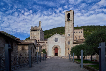Fototapeta na wymiar The medieval town of Gubbio and the gothic church of San Giovanni Battista, Umbria, Italy