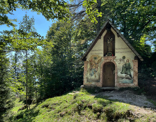 Kranzhorn-Kapelle St. Josef aus dem 17. Jahrhundert am Gipfel des Kranzhorn, Chiemgau, Bayern, Deutschland, Tirol, Österreich, Alpen