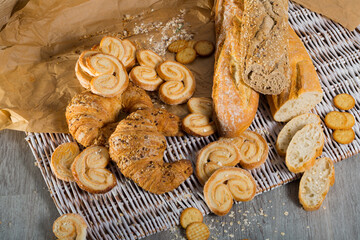 Fototapeta na wymiar Image of various kinds of bread and bakery products on table