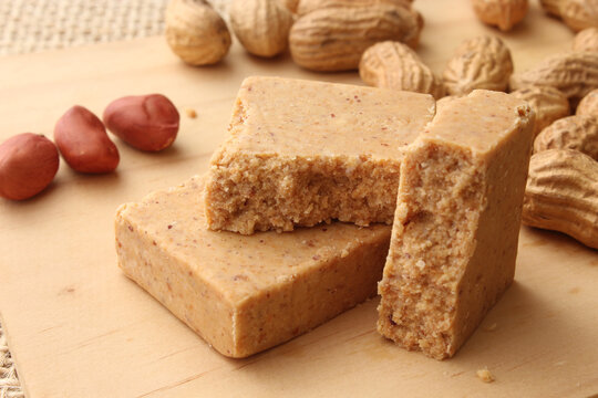 Sweet made from "pa&ccedil;oca" peanuts, traditional in June festivals.