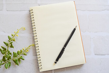 ノートとボールペン