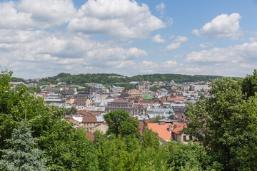 Fototapeta na wymiar cityscape of lviv seen from the Citadel Inn outskirt of lviv city