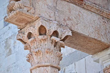 Ancona, i capitelli del portale della Cattedrale di San Ciriaco - Marche
