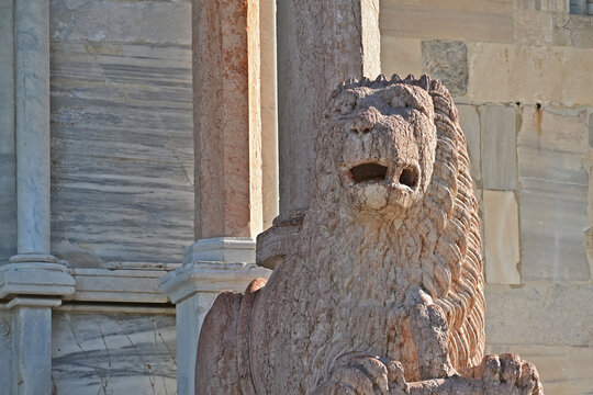 Ancona, i leoni del portale della Cattedrale di San Ciriaco - Marche