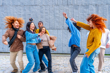Obraz premium Multi-ethnic friends dancing excited in the city together