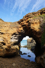 Fototapeta na wymiar Beautiful The Grotto a unique rock formation at Great Ocean Road with blue sky background