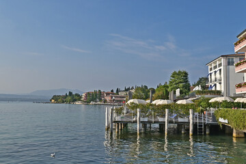 Obraz premium Sirmione, il lungolago - Lago di Garda, Brescia