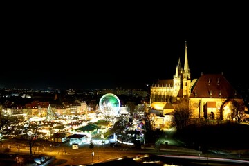 Dom zu Erfurt mit Weihnachtsmarkt