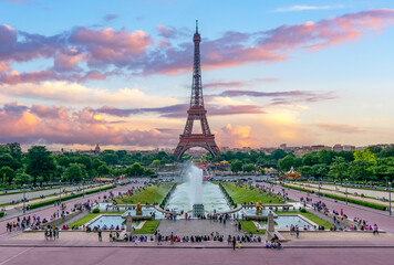 Eiffel Tower and Trocadero square in Paris, France - obrazy, fototapety, plakaty