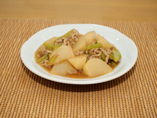 蕪とひき肉の煮物