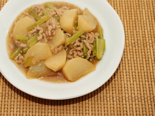 蕪とひき肉の煮物