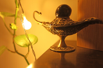 Alabin's lamp with Labradorite spheric stone 