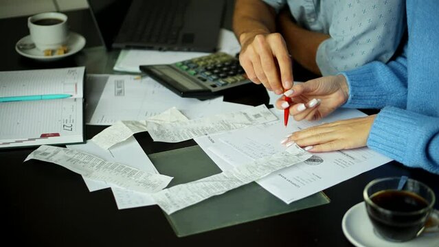 saving energy bill and audit. compare tariffs and consider taxes	