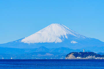 逗子海岸からの富士山　冬の湘南観光