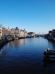 Fototapeta premium Panorama von Haarlem mit Blick über eine Gracht