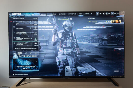 Warzone call of duty modern warfare III 2023 loading a new battle royale game in a android smart tv