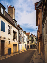 Fototapeta na wymiar Cultural Heritage Explored: Discovering Auxerre's Timeless Street Scenes