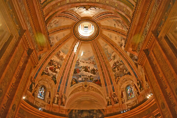 Fototapeta na wymiar Madrid, la cupola della Basilica Reale di San Francesco il Grande - Spagna