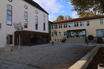 Blick auf Kloster Furth bei Landshut in Bayern	