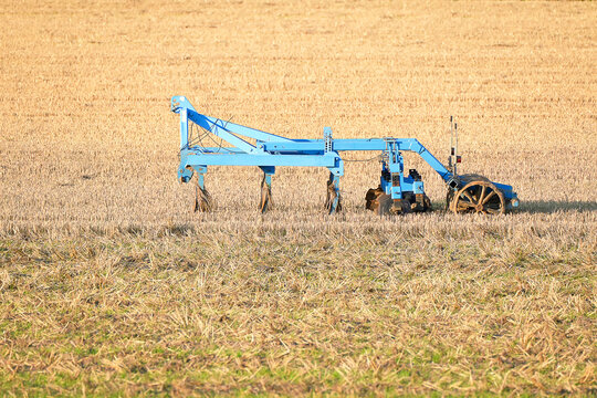 Cultivator plough, Used machine Large spring tine harrow, Short disc harrows cultivator tractor agricultural on the field for field work tined cultivators agricultural machinery for Subsoil loosening